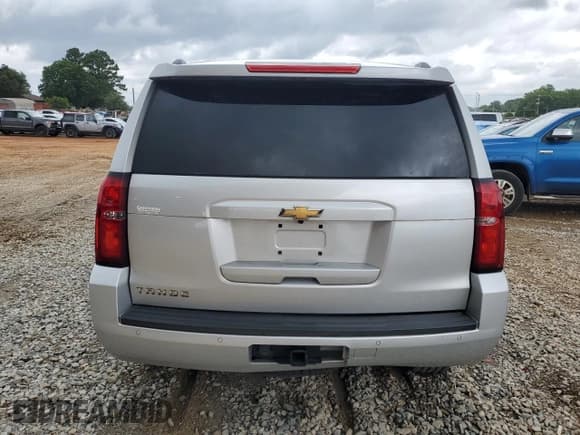 ✅ 2019 Chevrolet Tahoe LS • VIN: 1GNSCAKC1KR203904 • Lot: 61243435. Wystawiony na Copart z przebiegiem Nie podano. Bezpłatny archiwum sprzedaży aukcyjnych z USA i szczegółowy raport historii pojazdu na DreamBid. Zdjęcie 6.