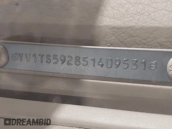 ✅ 2005 Volvo S80 • VIN: YV1TS592851409531 • Lot: 42994109. Wystawiony na IAAI z przebiegiem 154 546 mil. Bezpłatny archiwum sprzedaży aukcyjnych z USA i szczegółowy raport historii pojazdu na DreamBid. Zdjęcie 9.