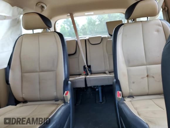 ✅ 2020 Kia Sedona LX • VIN: KNDMB5C11L6578140 • Lot: 65922345. Wystawiony na Copart z przebiegiem 61 484 mil. Bezpłatny archiwum sprzedaży aukcyjnych z USA i szczegółowy raport historii pojazdu na DreamBid. Zdjęcie 10.