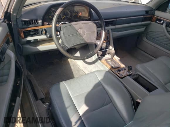 ✅ 1991 Mercedes-Benz 560 • VIN: WDBCA45E0MA577938 • Lot: 75683934. Wystawiony na Copart z przebiegiem 241 805 mil. Bezpłatny archiwum sprzedaży aukcyjnych z USA i szczegółowy raport historii pojazdu na DreamBid. Zdjęcie 8.