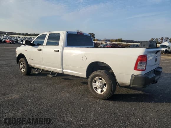 ✅ 2021 Ram 3500 Tradesman • VIN: 3C63R3GJ3MG667978 • Lot: 78242324. Wystawiony na Copart z przebiegiem 105 778 mil. Bezpłatny archiwum sprzedaży aukcyjnych z USA i szczegółowy raport historii pojazdu na DreamBid. Zdjęcie 2.