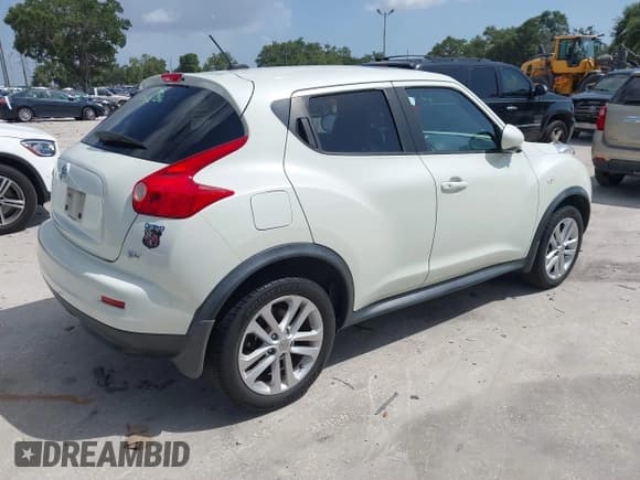 ✅ 2011 Nissan Juke SV • VIN: JN8AF5MR3BT013422 • Lot: 42848880. Listed on IAAI with 170,937 mi. Free auction sales archive from the USA and detailed vehicle history report at DreamBid. Image 4.