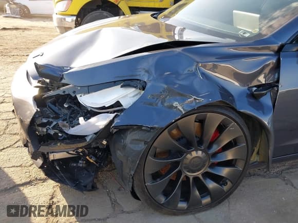 ✅ 2023 Tesla Model 3 Performance • VIN: 5YJ3E1EC7PF635722 • Lot: 41536638. Wystawiony na IAAI z przebiegiem 24 857 mil. Bezpłatny archiwum sprzedaży aukcyjnych z USA i szczegółowy raport historii pojazdu na DreamBid. Zdjęcie 6.