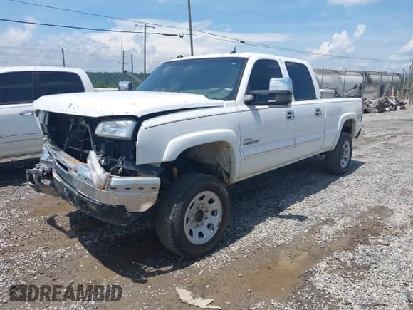 ✅ 2005 Chevrolet Silverado 2500HD LT • VIN: 1GCHK23285F967353 • Lot: 42746677. Wystawiony na IAAI z przebiegiem Nie podano. Bezpłatny archiwum sprzedaży aukcyjnych z USA i szczegółowy raport historii pojazdu na DreamBid. Zdjęcie 17.