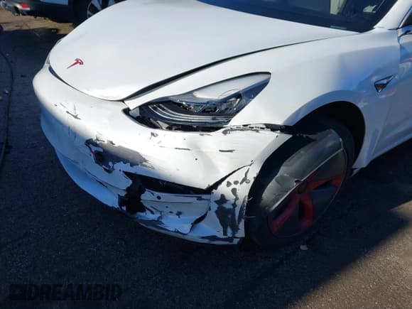 ✅ 2020 Tesla Model 3 Standard Range Plus • VIN: 5YJ3E1EA5LF591096 • Lot: 43591381. Wystawiony na IAAI z przebiegiem 98 408 mil. Bezpłatny archiwum sprzedaży aukcyjnych z USA i szczegółowy raport historii pojazdu na DreamBid. Zdjęcie 6.