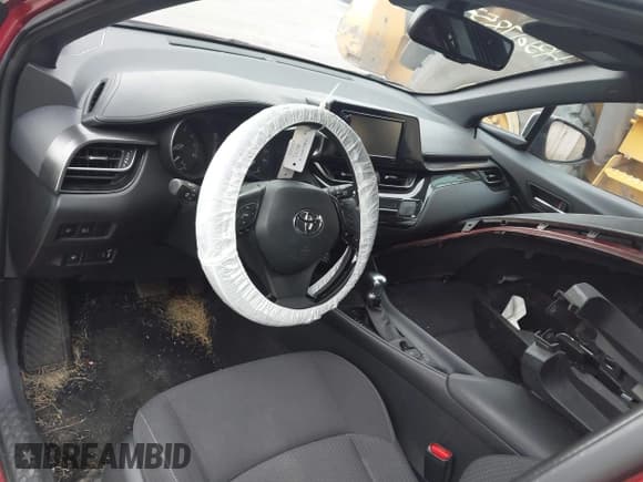 ✅ 2018 Toyota C-HR XLE Premium • VIN: NMTKHMBX4JR060590 • Lot: 43776518. Wystawiony na IAAI z przebiegiem 80 927 mil. Bezpłatny archiwum sprzedaży aukcyjnych z USA i szczegółowy raport historii pojazdu na DreamBid. Zdjęcie 5.