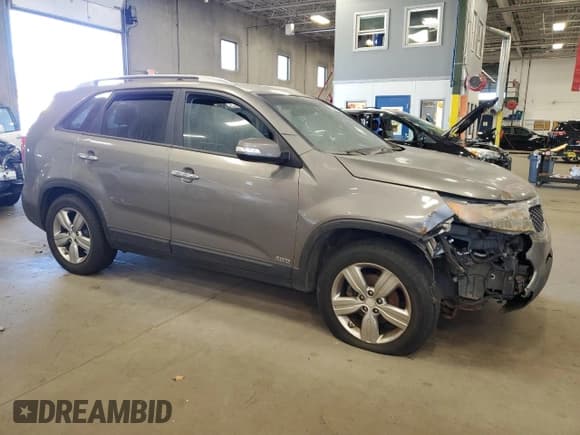 ✅ 2013 Kia Sorento EX • VIN: 5XYKUDA25DG384586 • Lot: 90600395. Listed on Copart with Not provided. Free auction sales archive from the USA and detailed vehicle history report at DreamBid. Image 4.