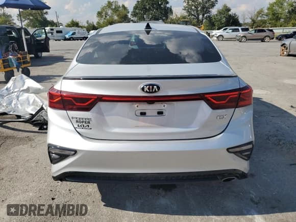 ✅ 2020 Kia Forte EX • VIN: 3KPF54AD6LE210182 • Lot: 81045155. Wystawiony na Copart z przebiegiem 46 809 mil. Bezpłatny archiwum sprzedaży aukcyjnych z USA i szczegółowy raport historii pojazdu na DreamBid. Zdjęcie 6.