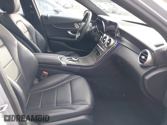 ✅ 2020 Mercedes-Benz C 300 • VIN: W1KWF8EB0LR598338 • Lot: 43740084. Listed on IAAI with 29,959 mi. Free auction sales archive from the USA and detailed vehicle history report at DreamBid. Image 5.