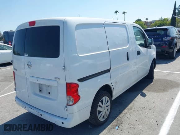 ✅ 2020 Nissan NV200 SV • VIN: 3N6CM0KN4LK703833 • Lot: 42620868. Wystawiony na IAAI z przebiegiem 94 108 mil. Bezpłatny archiwum sprzedaży aukcyjnych z USA i szczegółowy raport historii pojazdu na DreamBid. Zdjęcie 4.