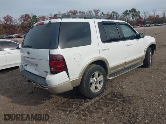 ✅ 2005 Ford Explorer Eddie Bauer • VIN: 1FMDU74W05UA14487 • Lot: 43636397. Wystawiony na IAAI z przebiegiem 169 734 mil. Bezpłatny archiwum sprzedaży aukcyjnych z USA i szczegółowy raport historii pojazdu na DreamBid. Zdjęcie 4.