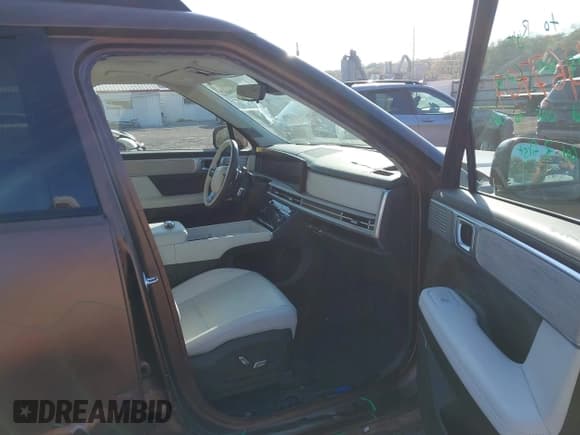 ✅ 2024 Hyundai Santa Fe Calligraphy • VIN: 5NMP5DGL7RH046316 • Lot: 43467707. Listed on IAAI with 16,112 mi. Free auction sales archive from the USA and detailed vehicle history report at DreamBid. Image 5.