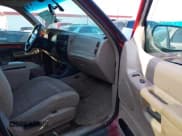 ✅ 1998 Ford Explorer XL • VIN: 1FMZU32E8WZB29609 • Lot: 41693354. Wystawiony na IAAI z przebiegiem 127 244 mil. Bezpłatny archiwum sprzedaży aukcyjnych z USA i szczegółowy raport historii pojazdu na DreamBid. Zdjęcie 5.