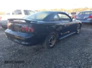 ✅ 1998 Ford Mustang • VIN: 1FAFP4046WF268384 • Lot: 43728255. Wystawiony na IAAI z przebiegiem 137 196 mil. Bezpłatny archiwum sprzedaży aukcyjnych z USA i szczegółowy raport historii pojazdu na DreamBid. Zdjęcie 4.