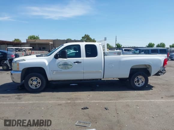 ✅ 2008 Chevrolet Silverado 2500HD 1LT • VIN: 1GCHK29K88E214195 • Lot: 42606508. Wystawiony na IAAI z przebiegiem 144 506 mil. Bezpłatny archiwum sprzedaży aukcyjnych z USA i szczegółowy raport historii pojazdu na DreamBid. Zdjęcie 14.