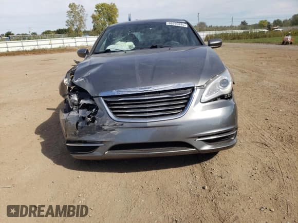 ✅ 2011 Chrysler 200 Touring • VIN: 1C3BC1FG5BN602932 • Lot: 80295945. Listed on Copart with 124,376 mi. Free auction sales archive from the USA and detailed vehicle history report at DreamBid. Image 5.