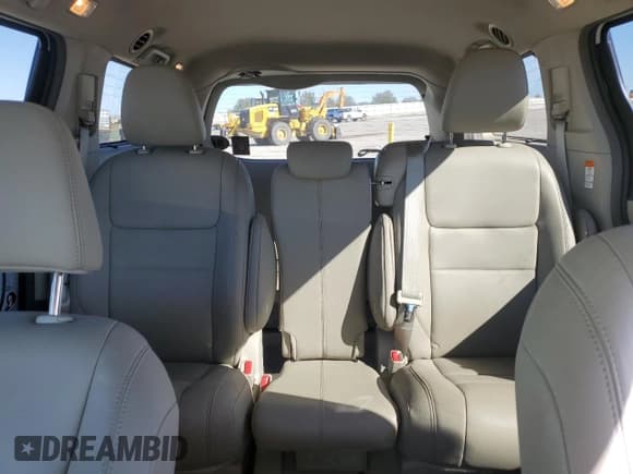 ✅ 2018 Toyota Sienna XLE Auto Access Seat • VIN: 5TDYZ3DC3JS959776 • Lot: 89502375. Wystawiony na Copart z przebiegiem 69 053 mil. Bezpłatny archiwum sprzedaży aukcyjnych z USA i szczegółowy raport historii pojazdu na DreamBid. Zdjęcie 10.