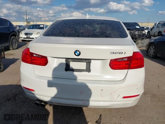 ✅ 2015 BMW 3 Series 328i • VIN: WBA3A5G52FNS86922 • Лот: 43310305. Опубликован ранее на IAAI с пробегом 153 339 миль. Бесплатный доступ к архиву аукционных продаж из США и подробный отчёт об истории автомобиля на DreamBid. Изображение 17.