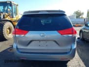 ✅ 2011 Toyota Sienna LE • VIN: 5TDKK3DC9BS096493 • Lot: 43499233. Wystawiony na IAAI z przebiegiem 329 965 mil. Bezpłatny archiwum sprzedaży aukcyjnych z USA i szczegółowy raport historii pojazdu na DreamBid. Zdjęcie 16.