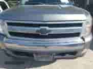 2008 Chevrolet Silverado 1500 1LT z VIN 2GCEC13J581138009, wystawiony jako IAAI lot #42768325 z przebiegiem 212 738 mil mil oraz . Historia ofert i sprzedaży dostępna na DreamBid. Obrazek 6.