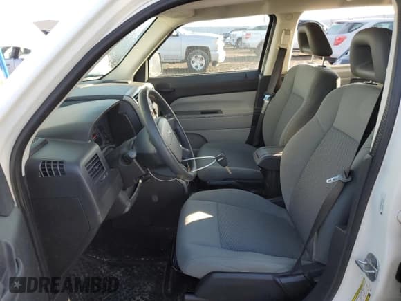 ✅ 2007 Jeep Patriot Sport • VIN: 1J8FF28WX7D355881 • Lot: 82766473. Listed on Copart with 120,519 mi. Free auction sales archive from the USA and detailed vehicle history report at DreamBid. Image 7.