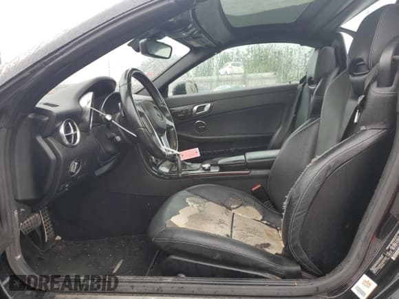 ✅ 2015 Mercedes-Benz SLK 250 • VIN: WDDPK4HA6FF098069 • Лот: 71551084. Опубликован ранее на Copart с пробегом 92 569 миль. Бесплатный доступ к архиву аукционных продаж из США и подробный отчёт об истории автомобиля на DreamBid. Изображение 7.