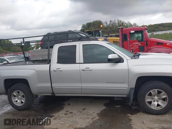 ✅ 2018 Chevrolet Silverado 1500 LT • VIN: 1GCVKREC0JZ252416 • Lot: 43393355. Listed on IAAI with 164,988 mi. Free auction sales archive from the USA and detailed vehicle history report at DreamBid. Image 13.