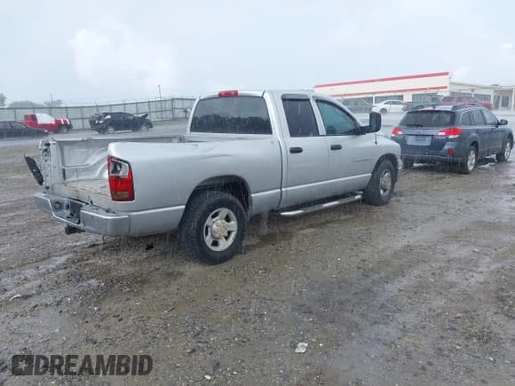 ✅ 2004 Dodge 2500 ST • VIN: 3D7KA28D24G192313 • Lot: 43074955. Wystawiony na IAAI z przebiegiem 214 468 mil. Bezpłatny archiwum sprzedaży aukcyjnych z USA i szczegółowy raport historii pojazdu na DreamBid. Zdjęcie 4.