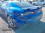✅ 2018 Chevrolet Camaro 1SS • VIN: 1G1FF1R75J0105979 • Lot: 43351013. Wystawiony na IAAI z przebiegiem 32 213 mil. Bezpłatny archiwum sprzedaży aukcyjnych z USA i szczegółowy raport historii pojazdu na DreamBid. Zdjęcie 17.