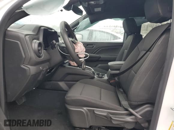 ✅ 2024 Chevrolet Colorado 4WD Work Truck • VIN: 1GCGTBEC2R1104825 • Лот: 73135984. Опубликован ранее на Copart с пробегом 1 010 миль. Бесплатный доступ к архиву аукционных продаж из США и подробный отчёт об истории автомобиля на DreamBid. Изображение 7.