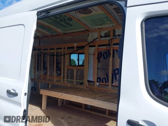 ✅ 2016 Ford Transit Cargo • VIN: 1FTYR3XM3GKA11933 • Lot: 43051661. Wystawiony na IAAI z przebiegiem 65 767 mil. Bezpłatny archiwum sprzedaży aukcyjnych z USA i szczegółowy raport historii pojazdu na DreamBid. Zdjęcie 8.