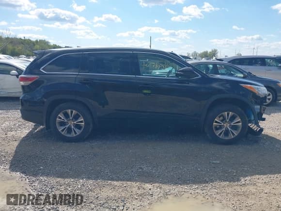 ✅ 2015 Toyota Highlander XLE • VIN: 5TDJKRFH4FS149601 • Lot: 43396756. Wystawiony na IAAI z przebiegiem 123 736 mil. Bezpłatny archiwum sprzedaży aukcyjnych z USA i szczegółowy raport historii pojazdu na DreamBid. Zdjęcie 13.