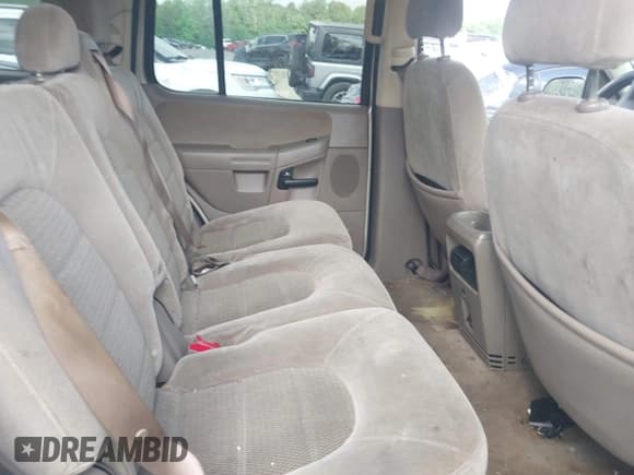 ✅ 2005 Ford Explorer XLT • VIN: 1FMZU73K45UB25032 • Lot: 42313925. Wystawiony na IAAI z przebiegiem 253 010 mil. Bezpłatny archiwum sprzedaży aukcyjnych z USA i szczegółowy raport historii pojazdu na DreamBid. Zdjęcie 8.