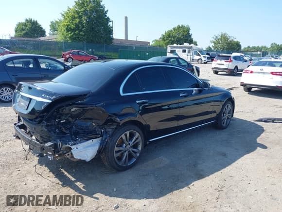✅ 2021 Mercedes-Benz C 300 • VIN: W1KWF8EB1MR612586 • Lot: 42677062. Wystawiony na IAAI z przebiegiem 35 240 mil. Bezpłatny archiwum sprzedaży aukcyjnych z USA i szczegółowy raport historii pojazdu na DreamBid. Zdjęcie 4.