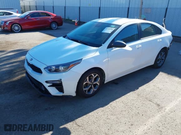 ✅ 2020 Kia Forte LXS • VIN: 3KPF24AD6LE257057 • Лот: 43165864. Опубликован ранее на IAAI с пробегом 83 508 миль. Бесплатный доступ к архиву аукционных продаж из США и подробный отчёт об истории автомобиля на DreamBid. Изображение 2.