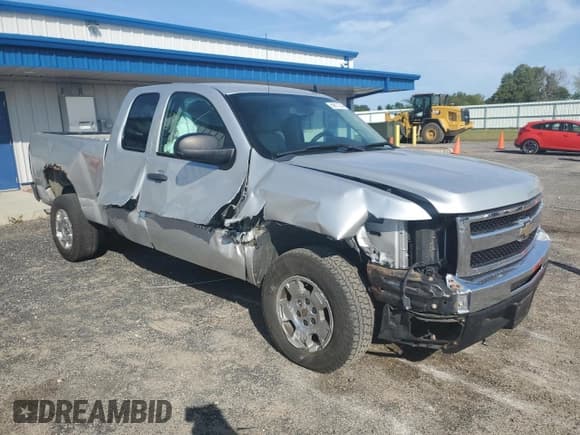 ✅ 2011 Chevrolet Silverado 1500 LT • VIN: 1GCRCSE00BZ313373 • Lot: 69677284. Listed on Copart with 179,892 mi. Free auction sales archive from the USA and detailed vehicle history report at DreamBid. Image 4.