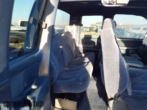 ✅ 1999 GMC Sierra 1500 SLE • VIN: 2GTEC19T4X1530664 • Lot: 42413079. Wystawiony na IAAI z przebiegiem Nie podano. Bezpłatny archiwum sprzedaży aukcyjnych z USA i szczegółowy raport historii pojazdu na DreamBid. Zdjęcie 8.