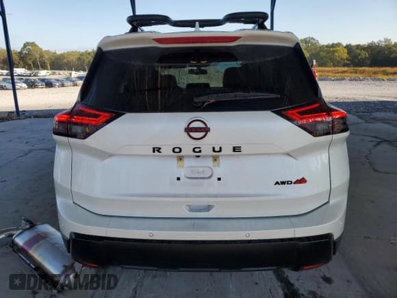 ✅ 2025 Nissan Rogue Rock Creek • VIN: 5N1BT3BB4SC769324 • Lot: 84375715. Wystawiony na Copart z przebiegiem 14 249 mil. Bezpłatny archiwum sprzedaży aukcyjnych z USA i szczegółowy raport historii pojazdu na DreamBid. Zdjęcie 6.