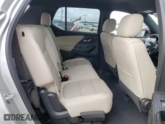 ✅ 2022 Chevrolet Traverse LS • VIN: 1GNEVFKWXNJ133045 • Lot: 45337934. Wystawiony na Copart z przebiegiem 40 186 mil. Bezpłatny archiwum sprzedaży aukcyjnych z USA i szczegółowy raport historii pojazdu na DreamBid. Zdjęcie 11.
