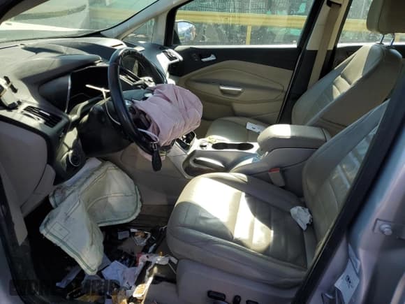 ✅ 2015 Ford C-Max SEL • VIN: 1FADP5BU9FL114490 • Lot: 91130625. Wystawiony na Copart z przebiegiem 178 424 mil. Bezpłatny archiwum sprzedaży aukcyjnych z USA i szczegółowy raport historii pojazdu na DreamBid. Zdjęcie 7.