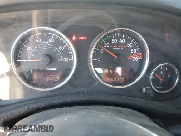 ✅ 2017 Jeep Wrangler Unlimited Rubicon Recon • VIN: 1C4BJWFG4HL627534 • Lot: 81935295. Wystawiony na Copart z przebiegiem 156 077 mil. Bezpłatny archiwum sprzedaży aukcyjnych z USA i szczegółowy raport historii pojazdu na DreamBid. Zdjęcie 9.