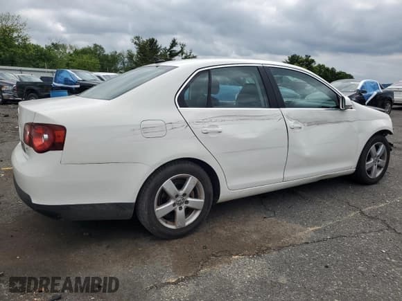 ✅ 2009 Volkswagen Jetta SE • VIN: 3VWRM71K39M057367 • Lot: 58745235. Listed on Copart with 130,647 mi. Free auction sales archive from the USA and detailed vehicle history report at DreamBid. Image 3.