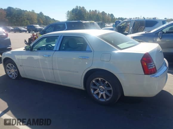 ✅ 2005 Chrysler 300 C • VIN: 2C3JA63H25H576637 • Lot: 43500412. Wystawiony na IAAI z przebiegiem 62 906 mil. Bezpłatny archiwum sprzedaży aukcyjnych z USA i szczegółowy raport historii pojazdu na DreamBid. Zdjęcie 14.