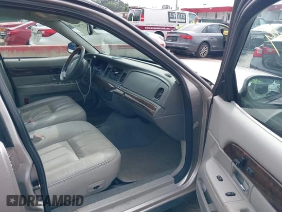 ✅ 2005 Mercury Grand Marquis LS Premium • VIN: 2MEHM75W95X657450 • Lot: 42730949. Listed on IAAI with 191,088 mi. Free auction sales archive from the USA and detailed vehicle history report at DreamBid. Image 5.