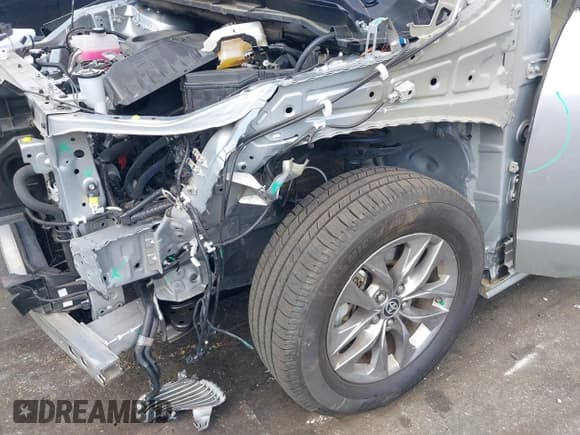 ✅ 2023 Toyota Sienna XLE • VIN: 5TDYRKECXPS175807 • Lot: 43091885. Wystawiony na IAAI z przebiegiem 37 091 mil. Bezpłatny archiwum sprzedaży aukcyjnych z USA i szczegółowy raport historii pojazdu na DreamBid. Zdjęcie 6.