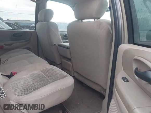 ✅ 2003 Ford F-150 XLT • VIN: 1FTRW07693KC89081 • Lot: 43020148. Wystawiony na IAAI z przebiegiem 215 580 mil. Bezpłatny archiwum sprzedaży aukcyjnych z USA i szczegółowy raport historii pojazdu na DreamBid. Zdjęcie 8.