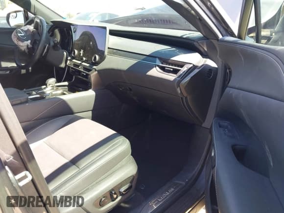 ✅ 2024 Lexus RX 350h • VIN: 2T2BBMCA3RC042093 • Lot: 42703983. Wystawiony na IAAI z przebiegiem 24 179 mil. Bezpłatny archiwum sprzedaży aukcyjnych z USA i szczegółowy raport historii pojazdu na DreamBid. Zdjęcie 5.