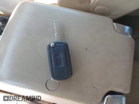 ✅ 2008 Land Rover LR3 HSE • VIN: SALAG25488A457855 • Lot: 41804106. Wystawiony na IAAI z przebiegiem 235 664 mil. Bezpłatny archiwum sprzedaży aukcyjnych z USA i szczegółowy raport historii pojazdu na DreamBid. Zdjęcie 11.