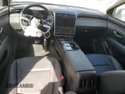 ✅ 2023 Hyundai Tucson SEL Convenience • VIN: KM8JFCA14PU135668 • Lot: 67347384. Wystawiony na Copart z przebiegiem 23 401 mil. Bezpłatny archiwum sprzedaży aukcyjnych z USA i szczegółowy raport historii pojazdu na DreamBid. Zdjęcie 8.