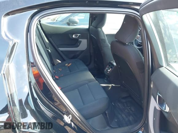 ✅ 2022 Polestar 2 • VIN: LPSED3KA9NL057894 • Lot: 43555814. Wystawiony na IAAI z przebiegiem 21 865 mil. Bezpłatny archiwum sprzedaży aukcyjnych z USA i szczegółowy raport historii pojazdu na DreamBid. Zdjęcie 8.